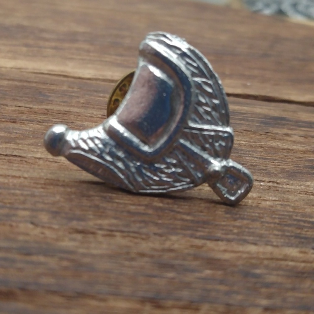 Saddleβ cowboy western pin B237